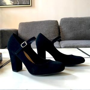 Cityclassified Closed Toe Ankle Strap Block Heel - Size 7